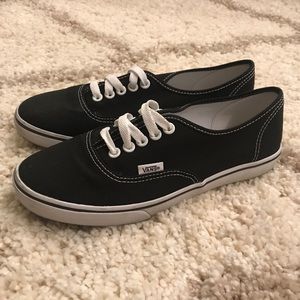 Black/true white vans